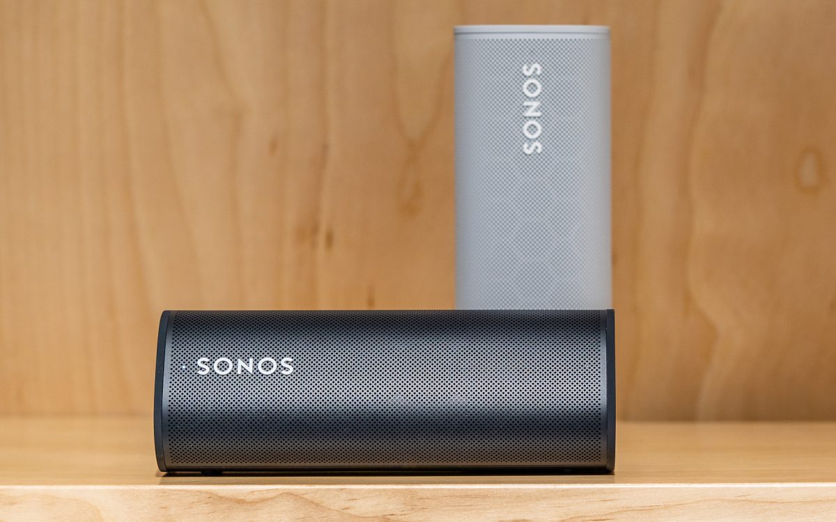 Sonos Roam speakers in black and white
