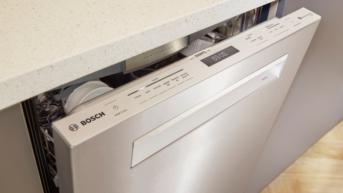 Close up image of the Bosch 800 Series dishwasher.
